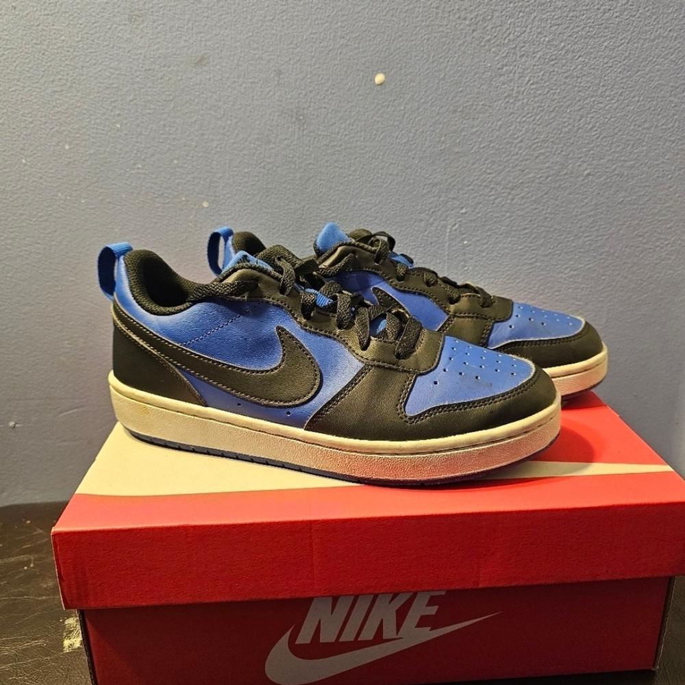 Nike Blue and Black Sneakers - Picture 3 of 4
